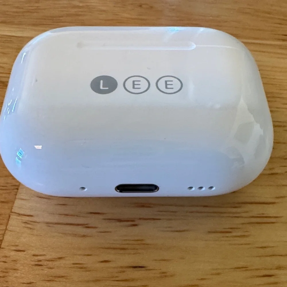 Apple AirPod Pro 4.